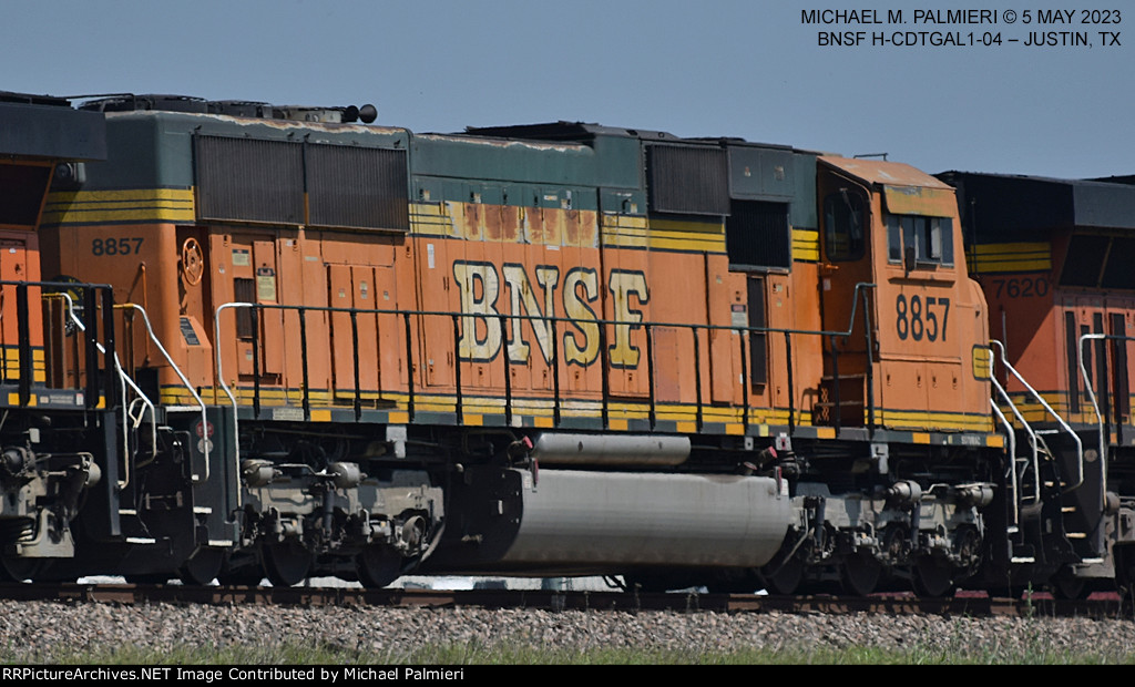 BNSF SD70MAC 8857